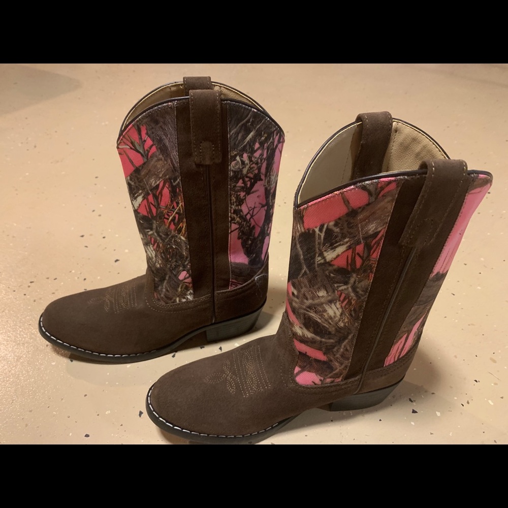 Brand new kids size 5 Masterson boots.